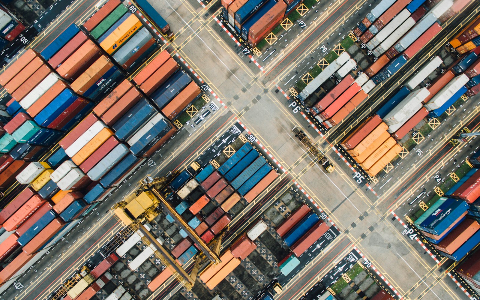 Terminal portuaria y contenedores: agentes de IA comiendo la logística tradicional