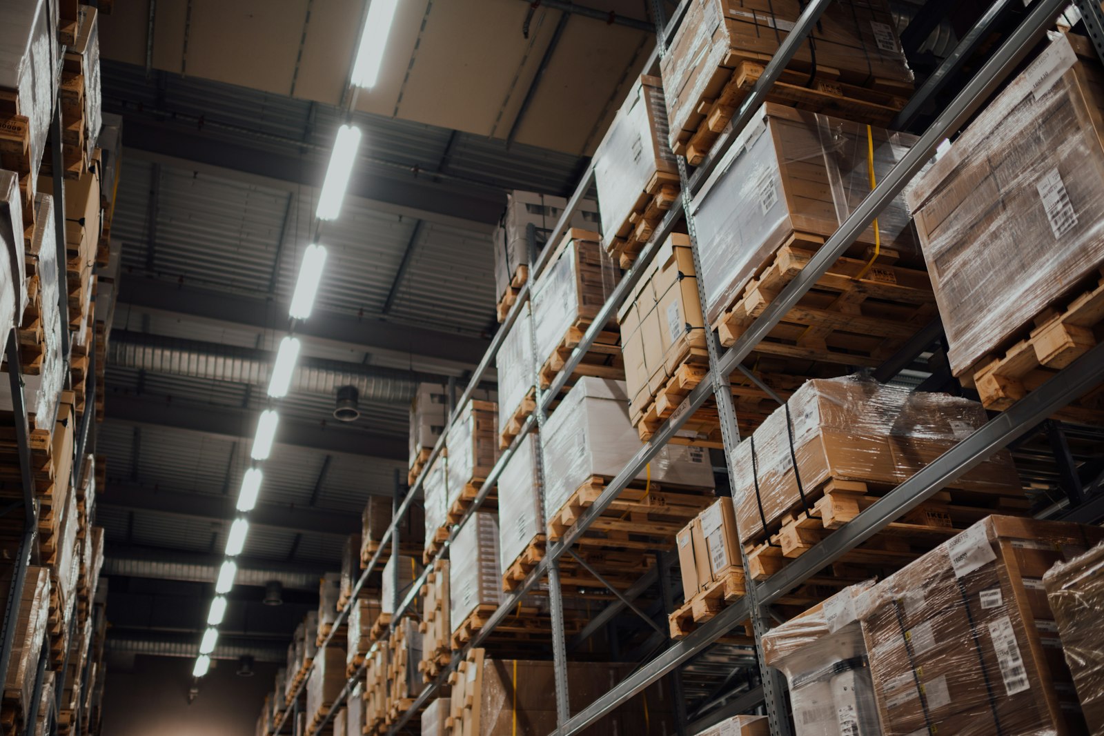 CEDIS dock and racks: the physical flow where logistics adds or destroys value