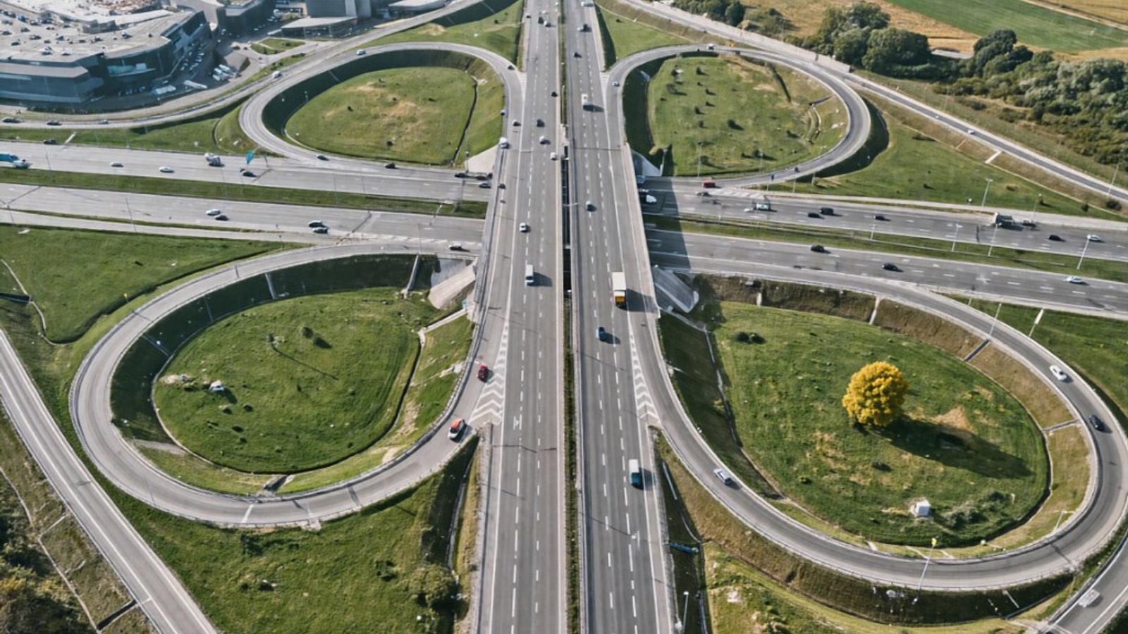 Highway interchange with trailers: delivery routing and fleet capacity