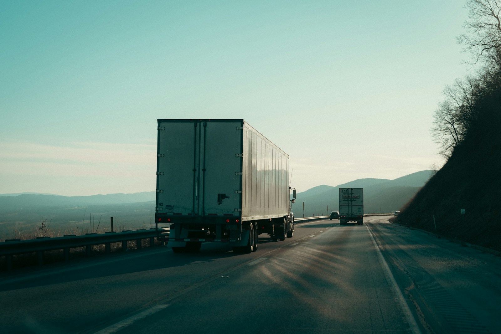 Dry van en carretera de frontera: cadena segura C-TPAT y OEA